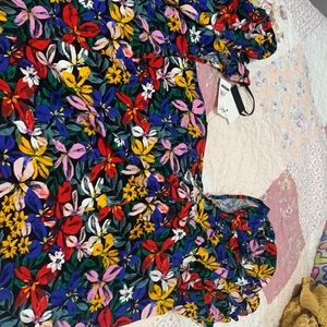 I am selling a elooquii crop top